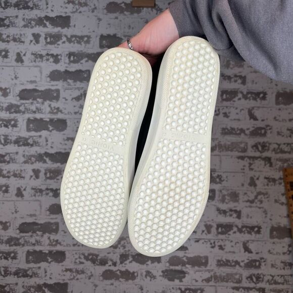 Vionic | women black suede lace up flats - Picture 3 of 6